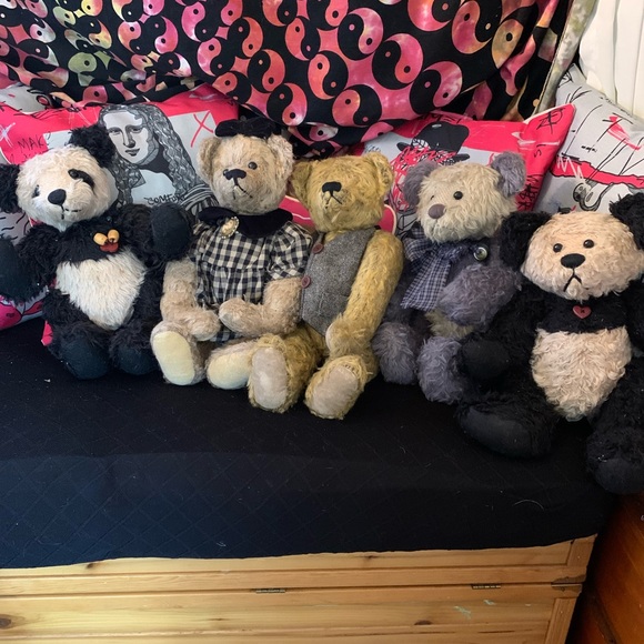 Meet your Posher …. Make me an offer on anything.. no reasonable offer refused - Picture 4 of 4